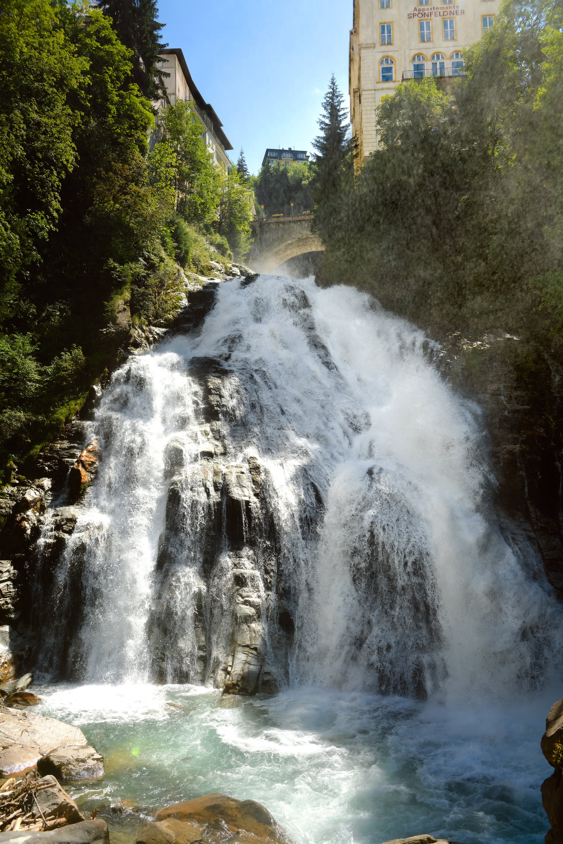 Der Gasteiner Wasserfall mitten im Ort